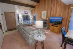 Condo, 2 phòng ngủ | Khu phòng khách