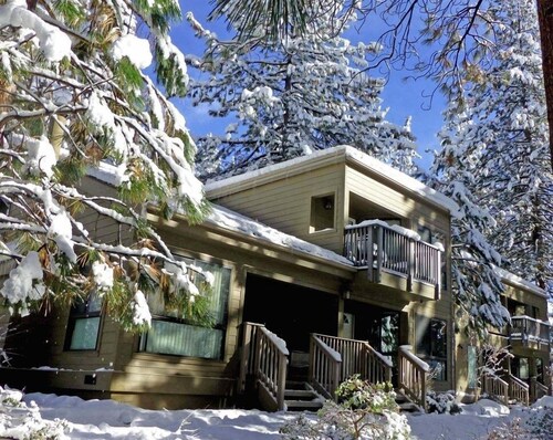 Sparrow's Nest 2 Bedroom Home by RedAwning