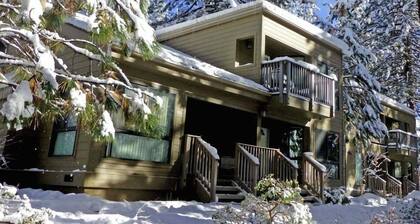 Sparrow's Nest 2 Bedroom Home by RedAwning