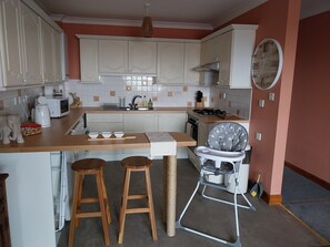 Apartment | Private kitchen | Fridge, microwave, oven, stovetop - 3-bed Apartment in Lowestoft With sea Views (Lowestoft)
