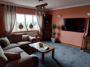 Apartment | Living area - 3-bed Apartment in Lowestoft With sea Views (Lowestoft)