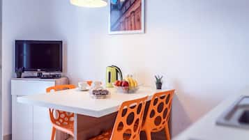 Apartment (Two Bedroom Apartment with Balcony an) | Esszimmer