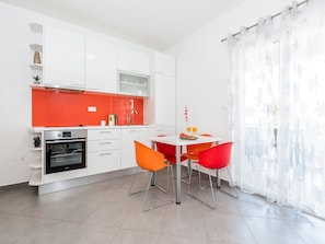 Apartment (One Bedroom Apartment with Terrace an) | Private kitchen | Fridge, dining tables - Apartments Gulin (Sibenik)