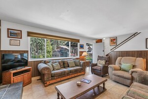 Casa, 4 quartos | Área de estar