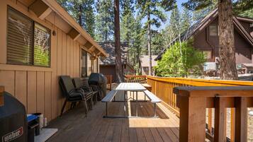 Cabin, 3 Bedrooms | Outdoor dining