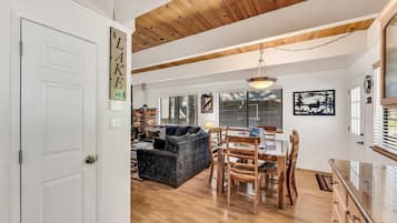 Cabin, 3 Bedrooms | Interior