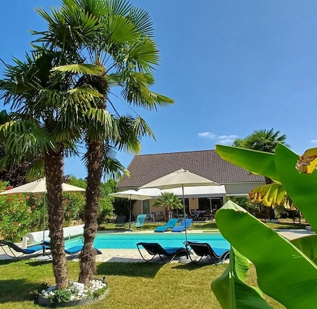 Fachada de la propiedad. La Girouardière