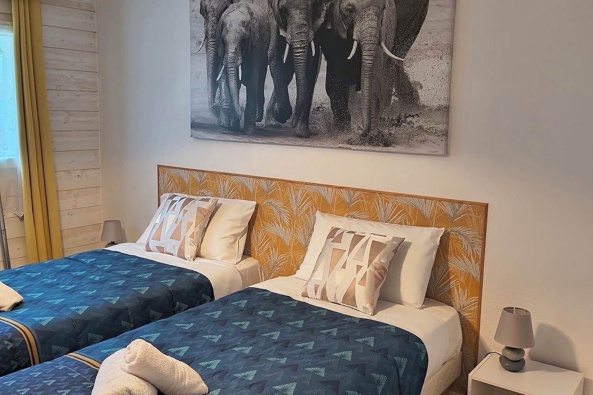Egyptian cotton sheets, premium bedding, laptop workspace, WiFi (free)