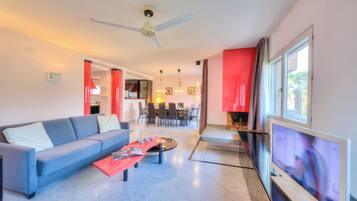 21-inch flat-screen TV with satellite channels, TV, stereo