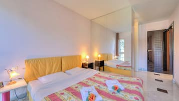 Standard Apartment, Multiple Bedrooms, Refrigerator & Microwave (Residenza Borgo Rustico) | 2 bilik tidur, ruang kerja komputer riba, Wi-fi, cadar katil