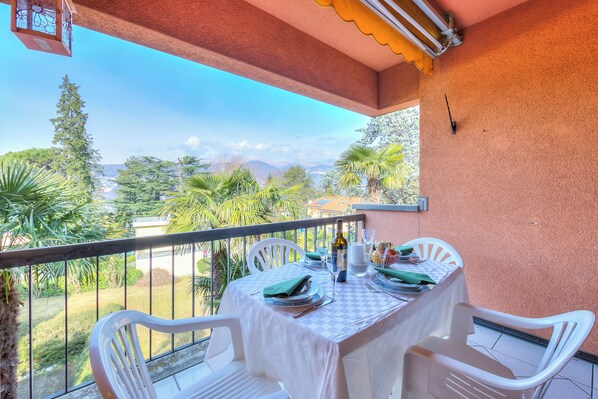 Outdoor dining - Residenza Borgo Rustico (Collina d'Oro)