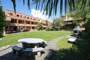 Outdoor dining - Residenza Borgo Rustico (Collina d'Oro)