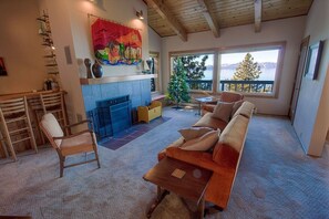 House, 4 Bedrooms | Living area - Lake View Glen 4 Bedroom Home by RedAwning (Glenbrook)