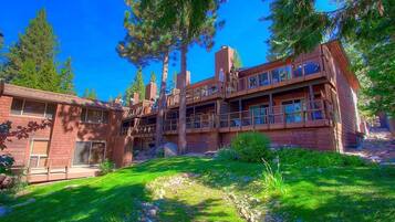 Condo, 3 Bedrooms | Bahagian luar