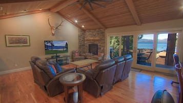 Condo, 3 Bedrooms | Ruang tamu