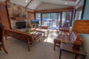 Condo, 3 Bedrooms | Living area