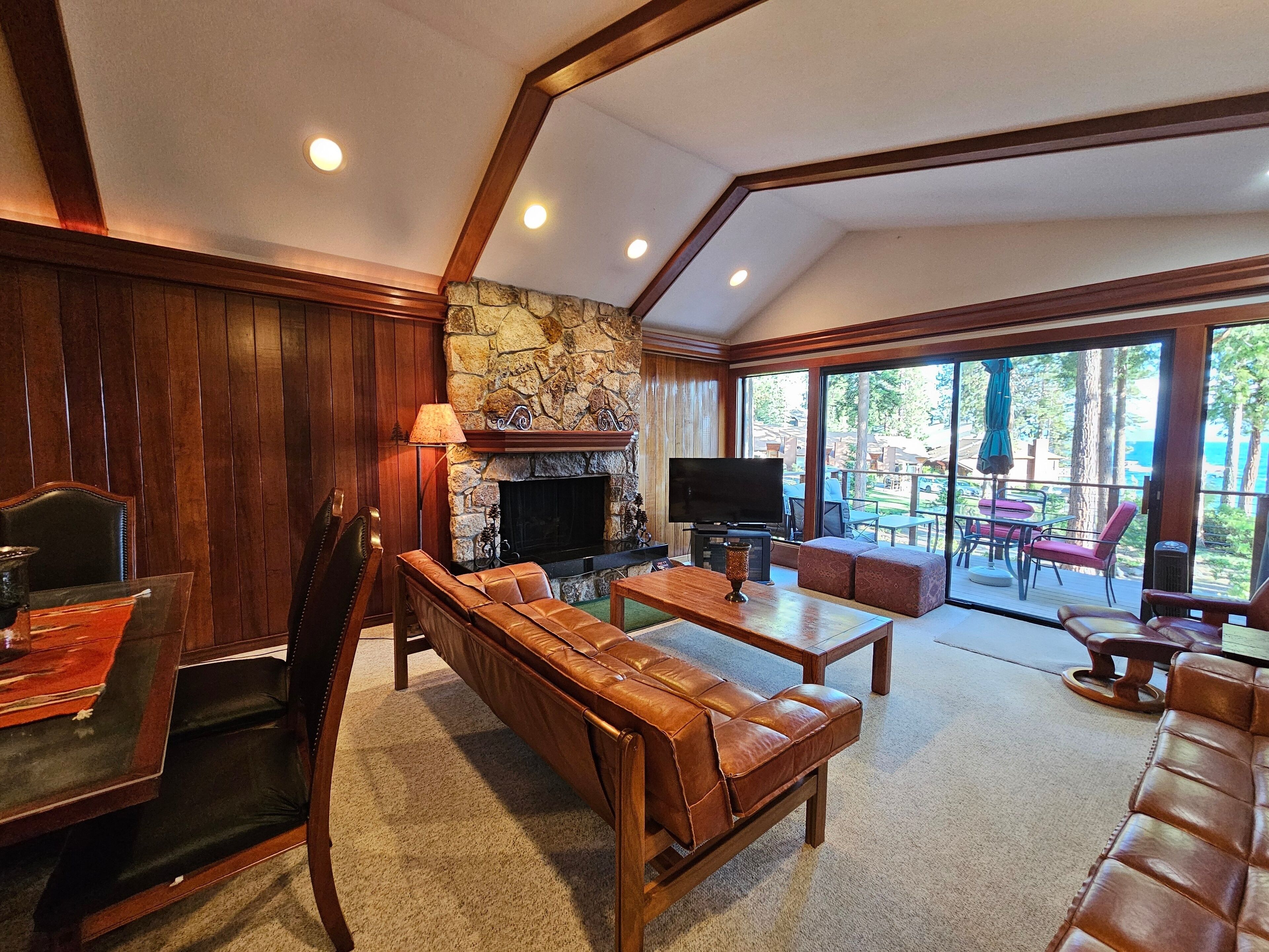 Condo, 3 quartos | Área de estar