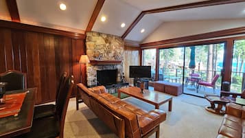 Condo, 3 quartos | Área de estar