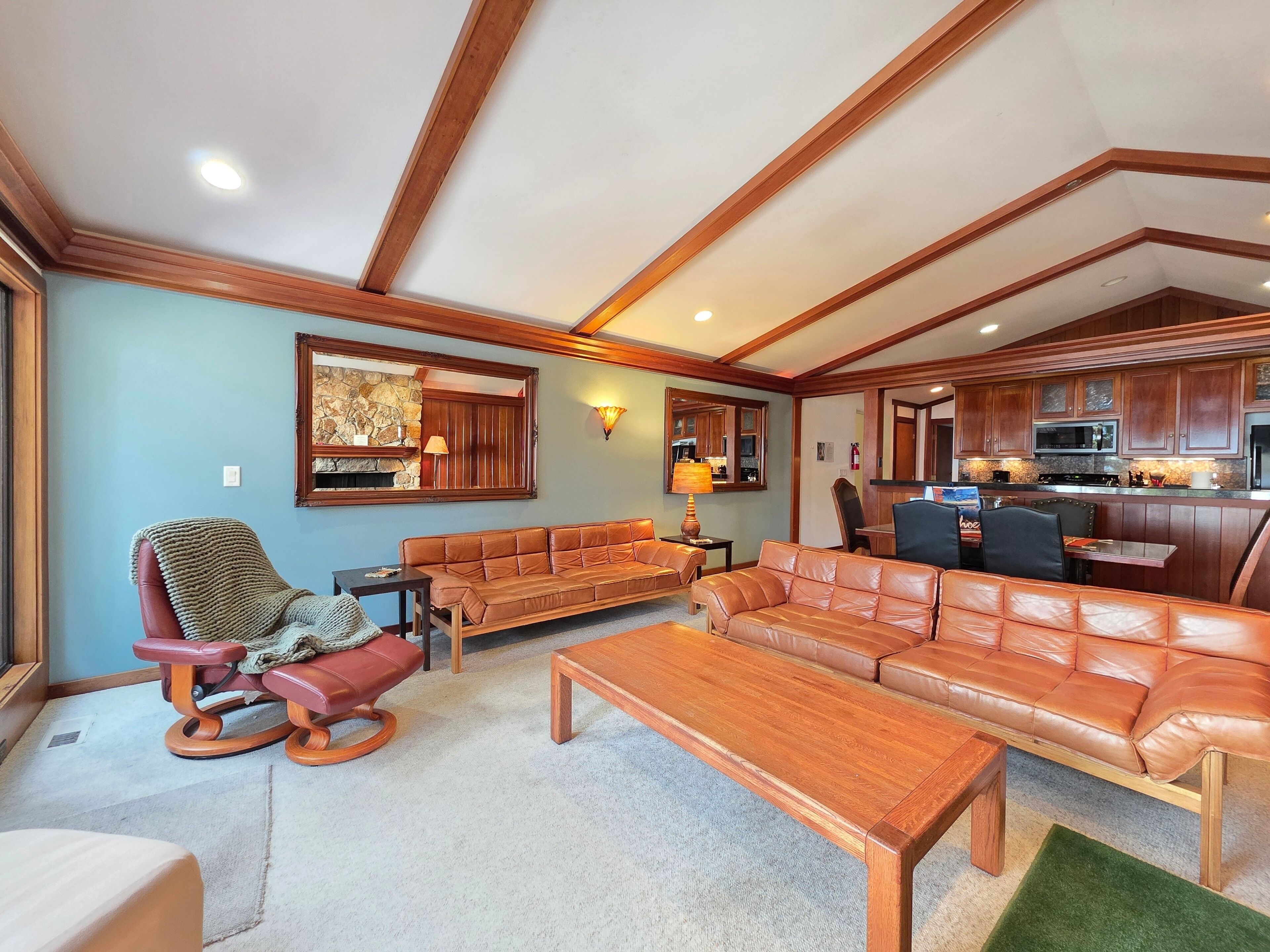 Condo, 3 Bedrooms | Ruang tamu