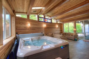 Bañera de hidromasaje interior