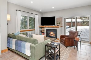 Condo, 2 habitaciones | Área de sala de estar