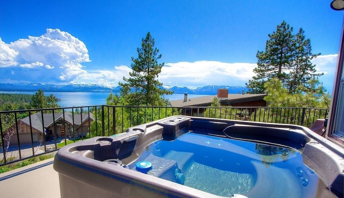 House, 4 Bedrooms | Outdoor spa tub