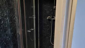 House, Multiple Beds | Bathroom | Shower, deep soaking tub, towels