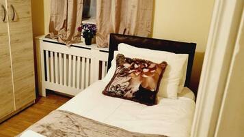 House, Multiple Beds | 5 bedrooms, free WiFi, bed sheets