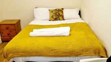 House, Multiple Beds | 5 bedrooms, free WiFi, bed sheets