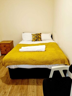 House, Multiple Beds | 5 bedrooms, free WiFi, bed sheets - Lovely 5-bed House in Romford, Greater London (Romford)