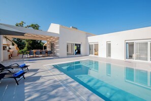 Piscine extérieure, piscine chauffée