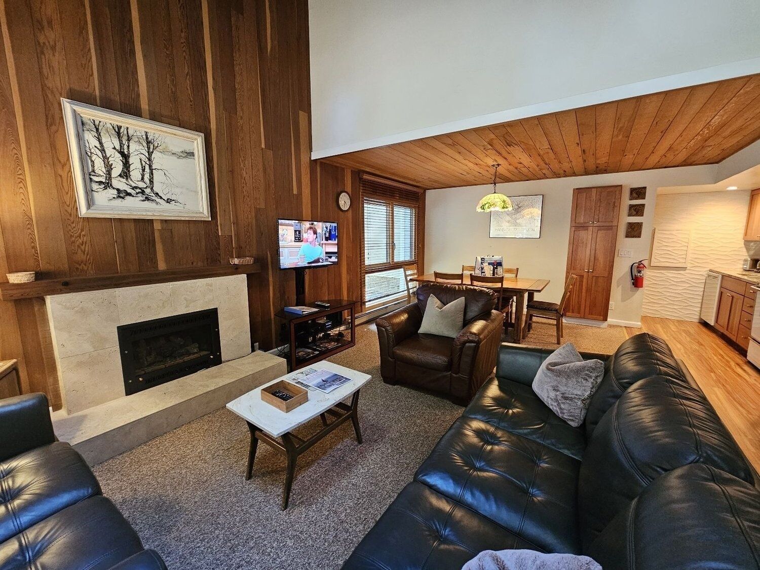 Condo, 4 Bedrooms | Ruang tamu