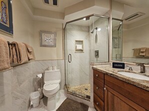 Condo, 4 quartos | Banheiro | Toalhas de banho 
