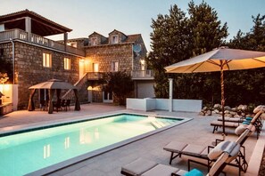 A stone building with a swimming pool, outdoor seating, and a covered area. - Beautiful 4-bed Villa for up to 10 Guests (Konavle)