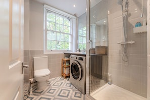 Apartamento (2 Bedrooms) | Banheiro | Chuveiro