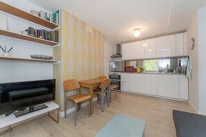 Departamento (2 Bedrooms) | Cocina privada | Refrigerador, microondas, lavavajillas y utensilios de cocina 