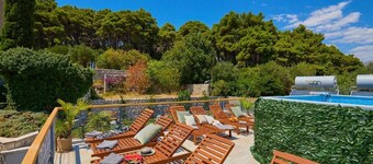 Palm Tree Apartments