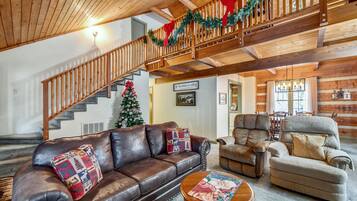 Cabin, 2 Bedrooms | Living area