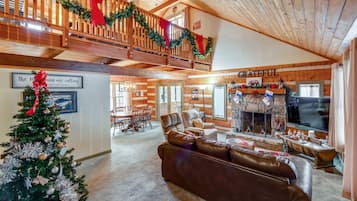 Chalet rustique, 2 chambres | Aire de séjour | Téléviseur connecté