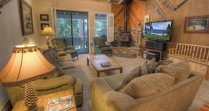 Eagle's Lake Retreat 4 Bedroom Condo by RedAwning
