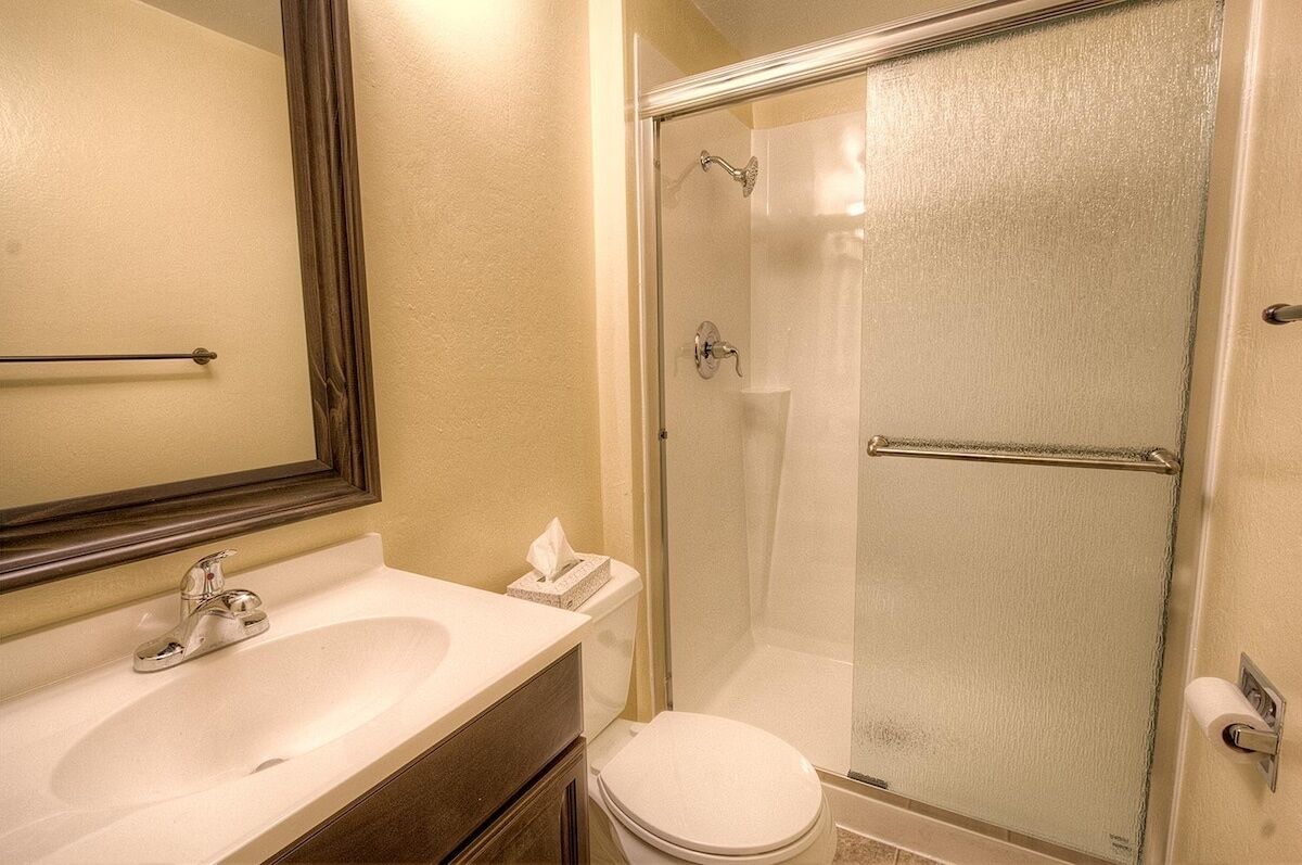 Condo, 3 Bedrooms | Bathroom | Free toiletries, hair dryer, towels
