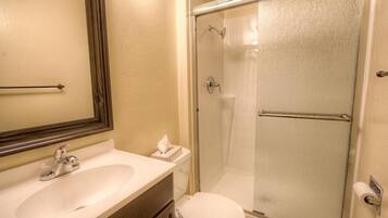 Condo, 3 Bedrooms | Bathroom | Free toiletries, hair dryer, towels
