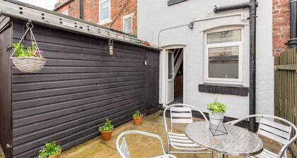 Charming Terraced House in the centre of Hoylake