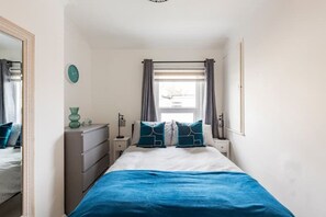 2 bedrooms, desk, iron/ironing board, free WiFi