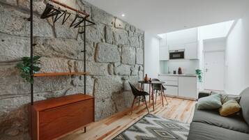 Quarto casal superior, 1 cama Queen e sofá-cama | Roupas de cama premium, Wi-Fi de cortesia, individualmente decorados