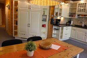 Fridge, microwave, oven, stovetop - Luxury Apartment Seerose 90sqm at the Berliner See - canoes free - 2 bathrooms - sauna (Woltersdorf)
