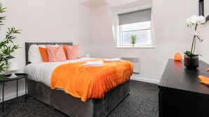 1 bedroom, iron/ironing board, free WiFi - 12 Quincy House - 1 Bedroom Apartment (Darlington)