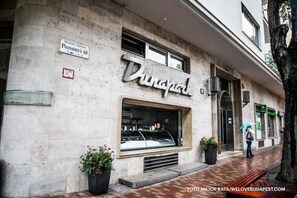 تفاصيل الفندق من الخارج