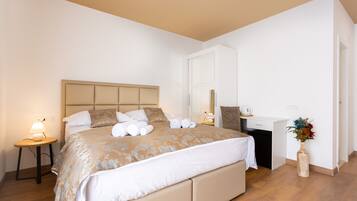 Deluxe Double Room | Frette Italian sheets, premium bedding, memory foam beds, minibar