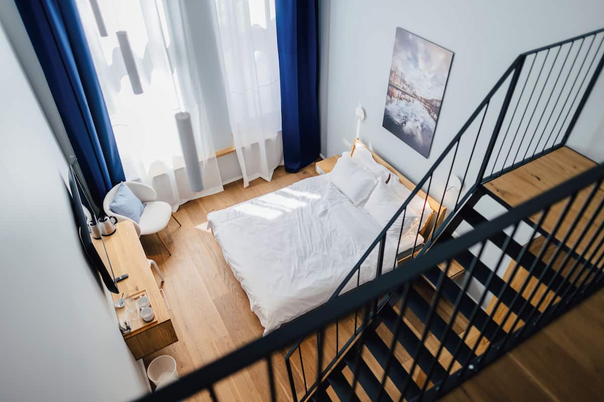 Deluxe Room, 1 King Bed | 高档床上用品、羽绒被、办公桌、笔记本电脑工作区